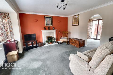 3 bedroom detached house for sale - Stuart Close, Northampton