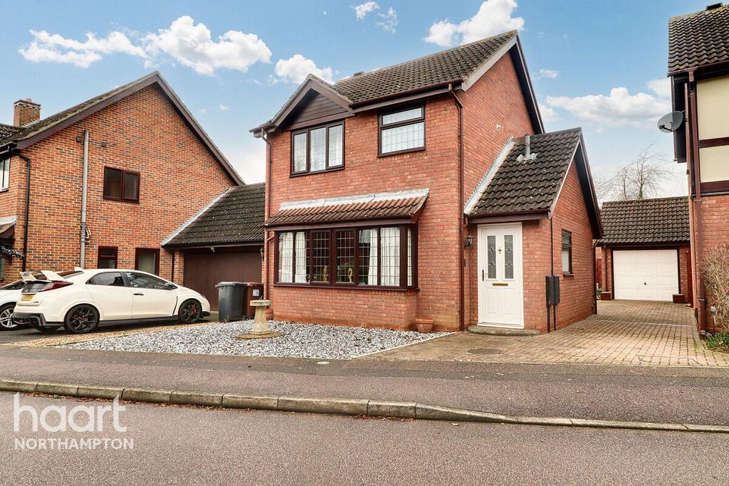 Stuart Close, Northampton 3 bed detached house for sale £315,000