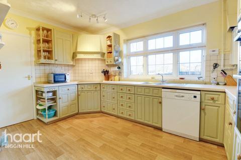 4 bedroom detached house for sale - Ricketts Hill Road, Tatsfield