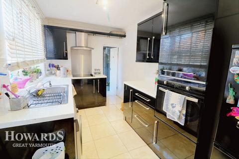4 bedroom terraced house for sale, Isaacs Road, Great Yarmouth