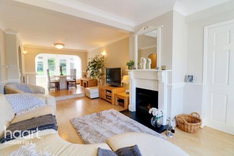 4 bedroom detached bungalow for sale, Maesmaur Road, Tatsfield