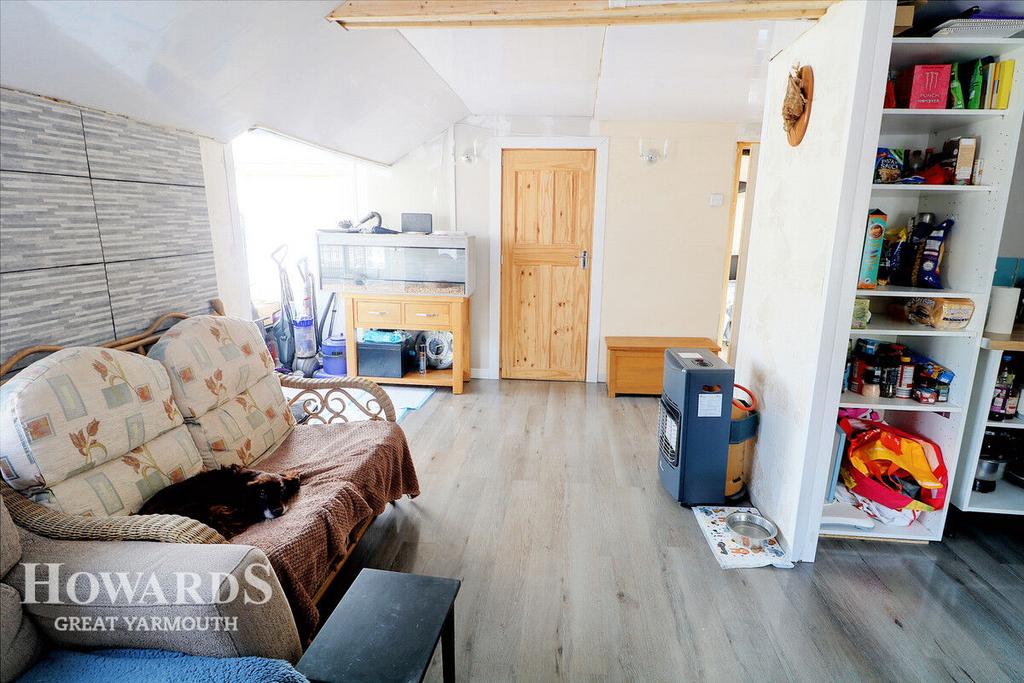 The Glebe, Hemsby 2 bed detached bungalow for sale £120,000