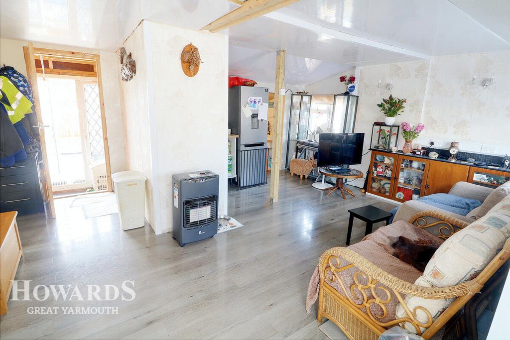 The Glebe, Hemsby 2 bed detached bungalow for sale £120,000