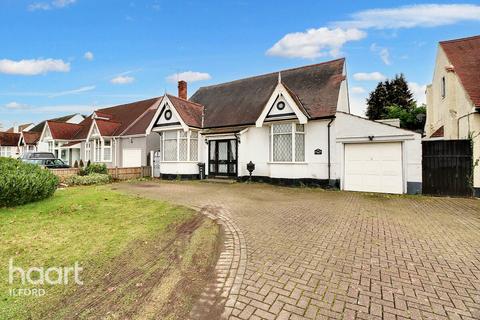 2 bedroom bungalow for sale - Parkway, Ilford