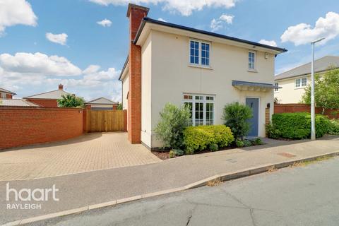 3 bedroom detached house for sale - Downhall Park Way, Rayleigh