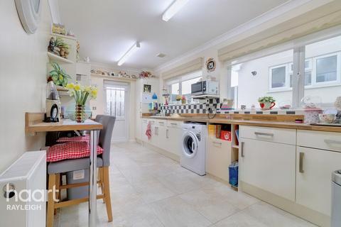 3 bedroom semi-detached bungalow for sale, Grovewood Avenue, Leigh-On-Sea