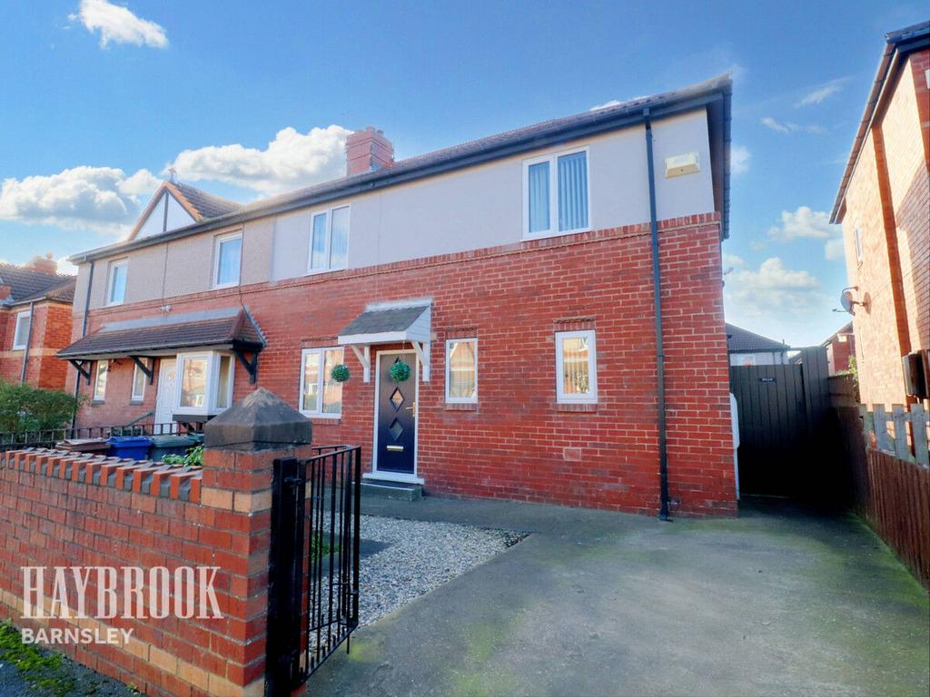 Tuxford Crescent, Lundwood 3 bed semidetached house for sale £130,000