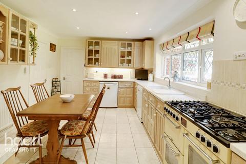 Kismet Tower Road, Hindhead, GU26 6SW