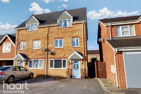 4 bedroom semi-detached house for sale - Reeves Way, Armthorpe, Doncaster