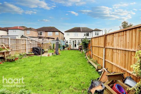 3 bedroom semi-detached house for sale - Church Road, Romford