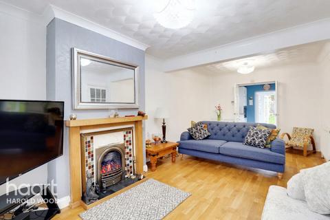 3 bedroom semi-detached house for sale - Church Road, Romford