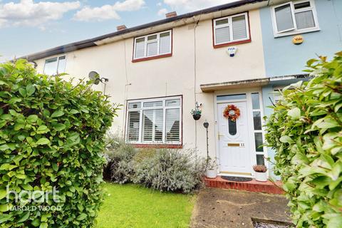 3 bedroom terraced house for sale - Chippenham Walk, Romford