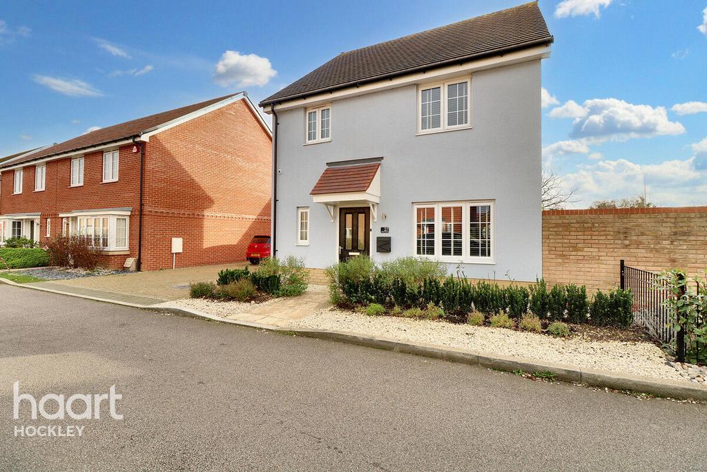 Charles Crescent, Rochford 3 bed detached house for sale £450,000