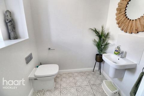 27 Charles Crescent, Rochford, SS4 1FT