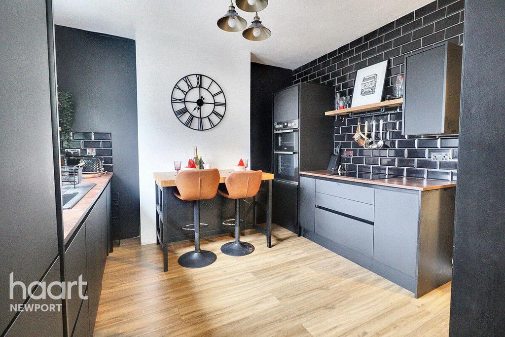 Summerhill Avenue, Newport 3 bed semidetached house for sale £240,000