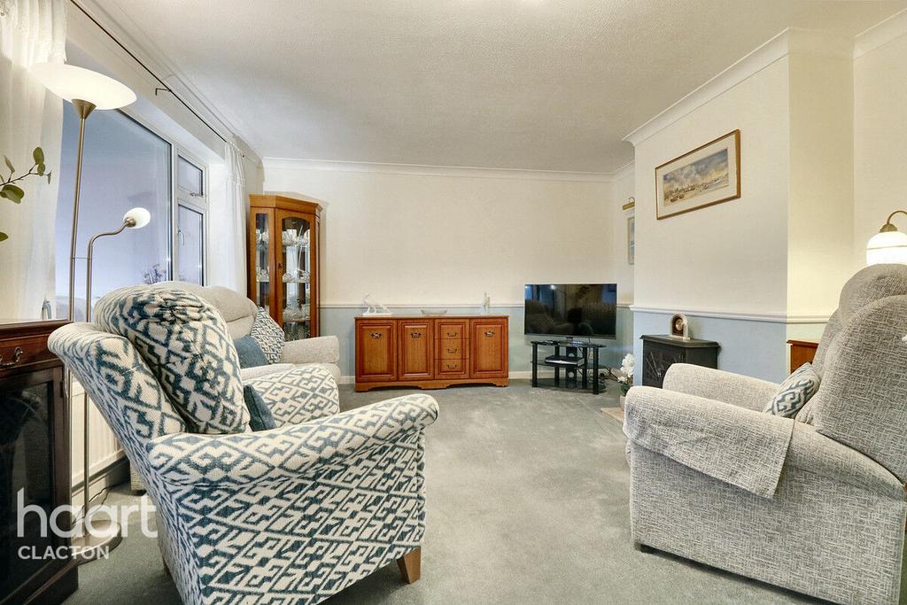 Ventnor Drive, ClactonOnSea 2 bed detached bungalow for sale £280,000