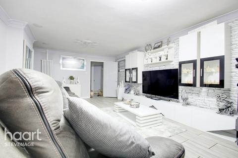 32 Sleaps Hyde, Stevenage, SG2 8JP