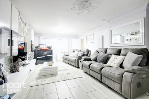 32 Sleaps Hyde, Stevenage, SG2 8JP
