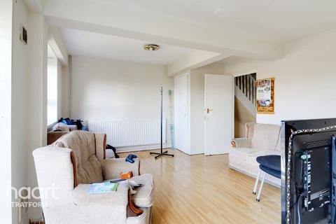 3 bedroom apartment for sale, Gillman Drive, London