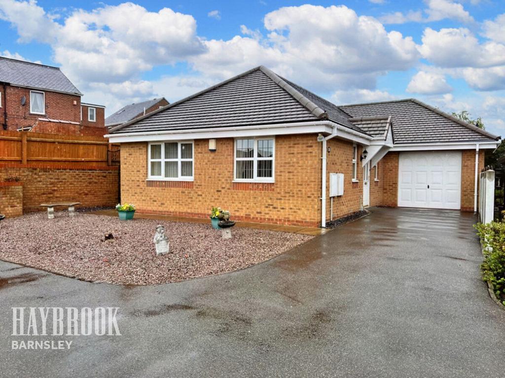 Queens Road, Cudworth 3 bed detached bungalow for sale £240,000