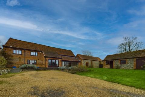 3 bedroom barn conversion to rent, King Row, Shipdham, IP25