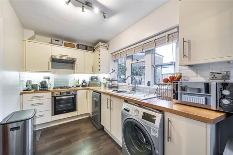 15 Lion Mead, Haslemere, GU27 1LF