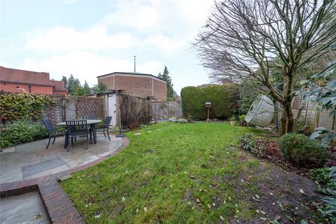 15 Lion Mead, Haslemere, GU27 1LF