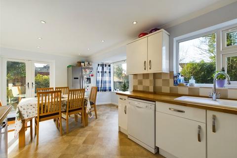 17 Bathleaze, Kings Stanley, Stonehouse, GL10 3JN