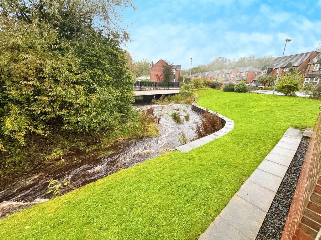 Littleborough, Rochdale OL15 5 bed detached house to rent £1,500 pcm