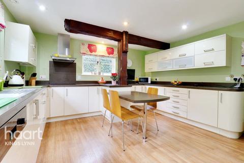 4 bedroom detached house for sale - Hugh Close, North Wootton