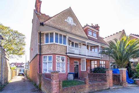 6 bedroom end of terrace house for sale, Prices Avenue, Margate, CT9