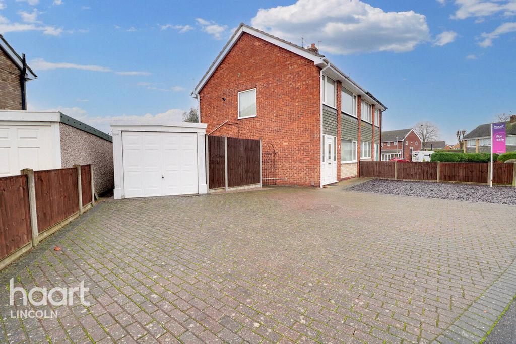 Matlock Drive, North Hykeham 3 bed semidetached house for sale £225,000