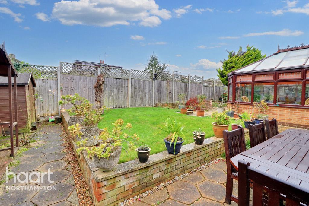Harlestone Road, Northampton 4 bed detached bungalow for sale £475,000
