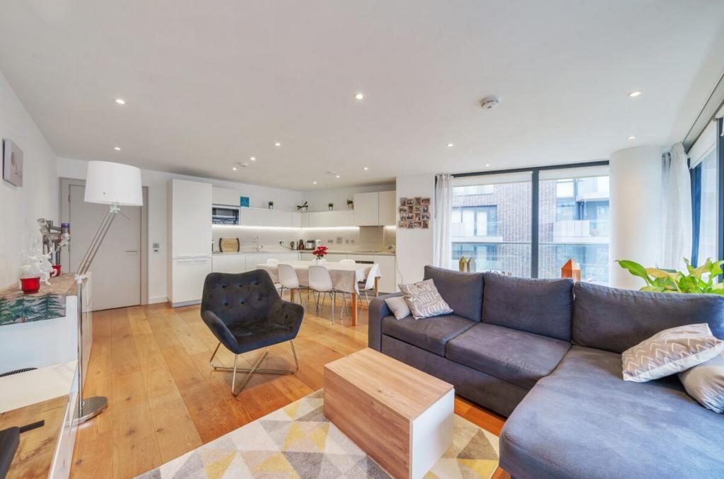 9 Hazel Lane London SE10 3 bed flat for sale - £635,000