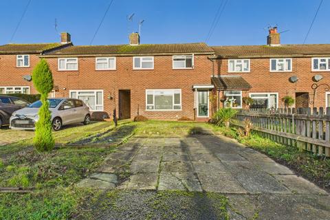 3 bedroom semi-detached house to rent, Rowan Close, Beaconsfield, HP9