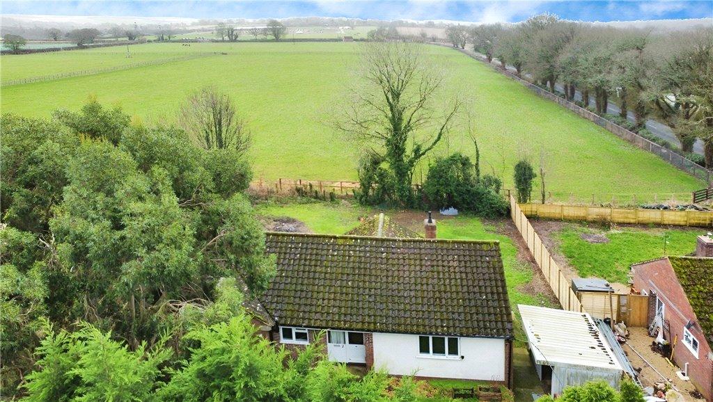 Kingsclere Road, Whitchurch, Hampshire 3 bed detached bungalow for sale