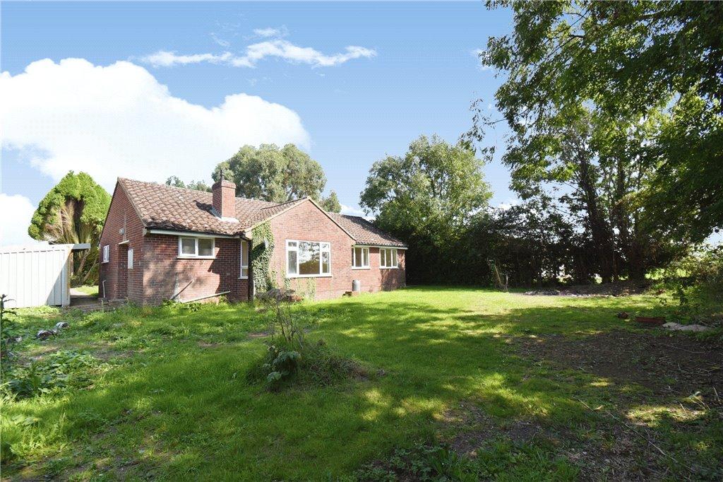 Kingsclere Road, Whitchurch, Hampshire 3 bed detached bungalow for sale