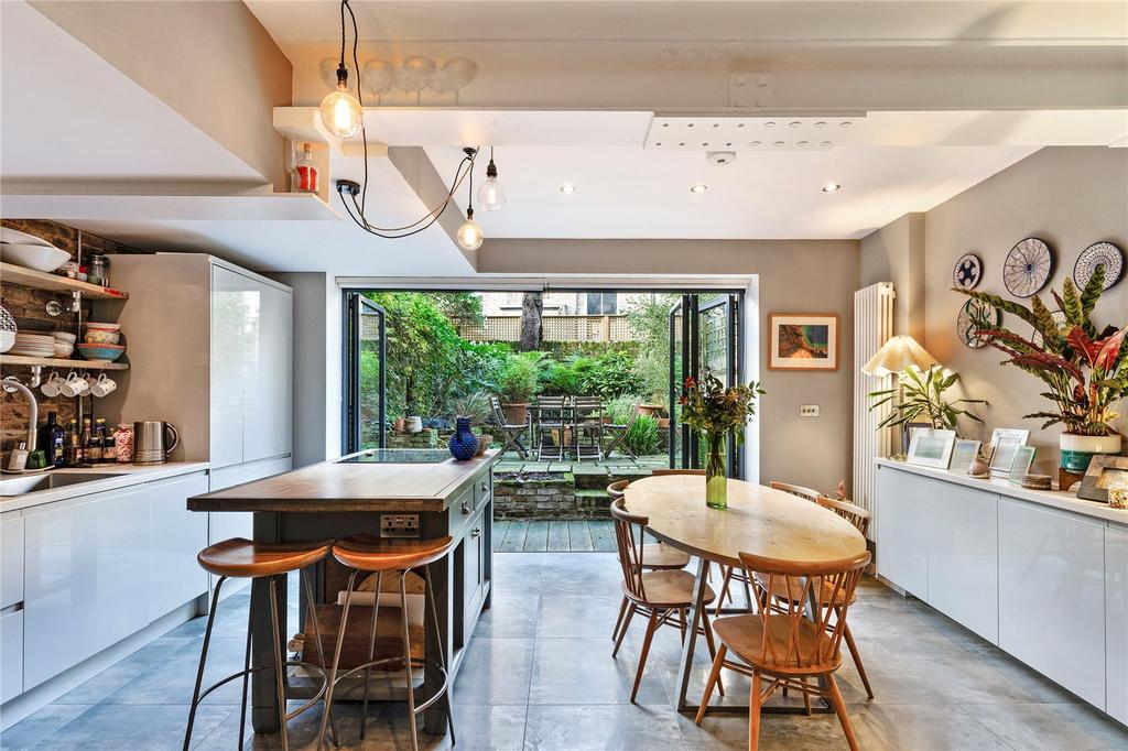 Reception/Kitchen