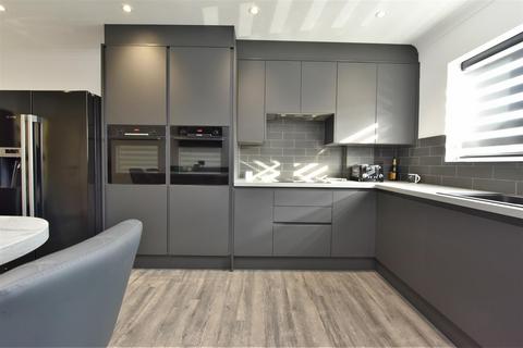 2 bedroom apartment to rent, Saxon Road, Birkdale, Southport