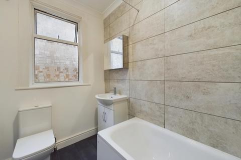 3 bedroom terraced house to rent, Seely Road, Tooting