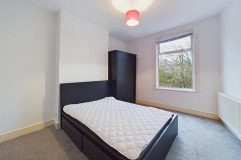 3 bedroom terraced house to rent, Seely Road, Tooting