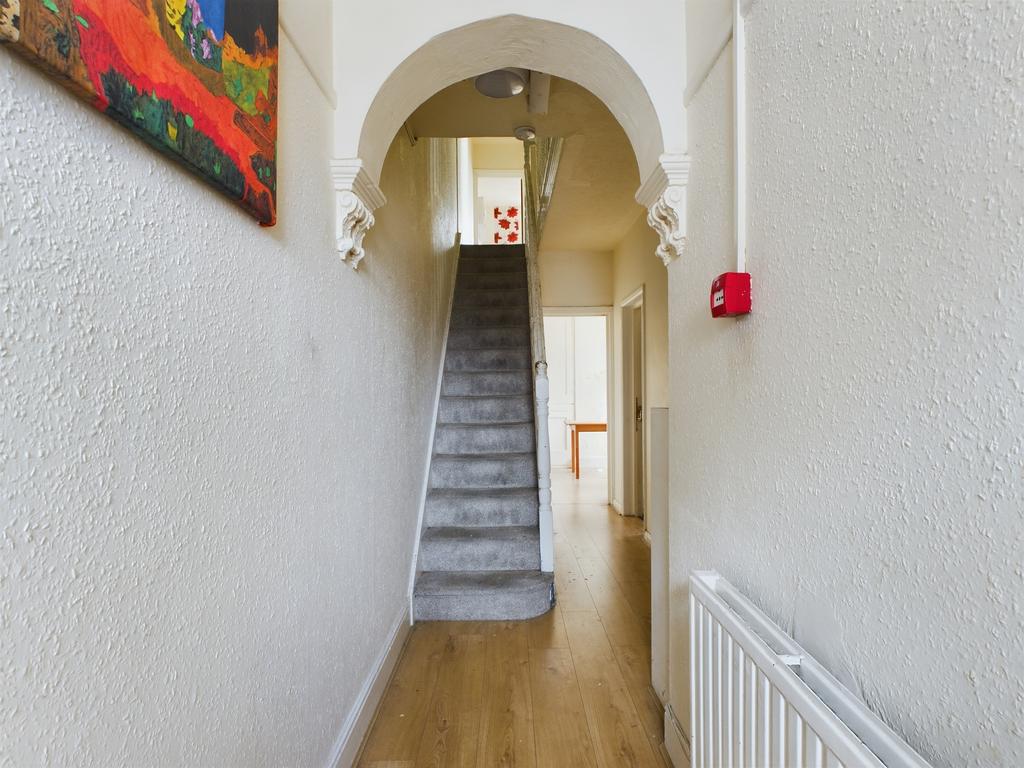 Rayleigh Road, Basingstoke, RG21 3 bed end of terrace house £330,000