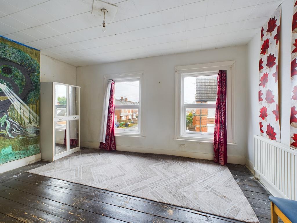 Rayleigh Road, Basingstoke, RG21 3 bed end of terrace house £330,000