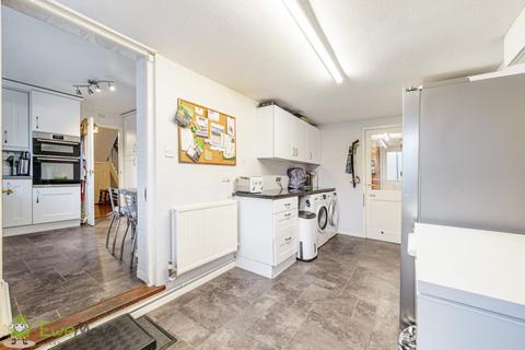 7 Burney Bit, Pamber Heath, Tadley, RG26 3TJ