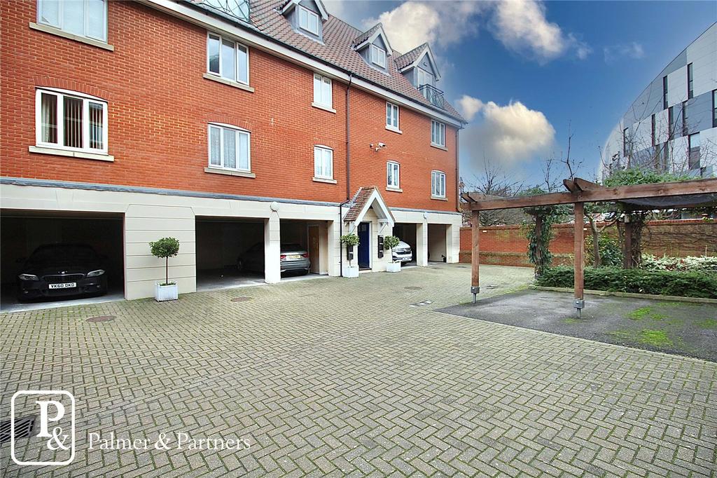 Neptune Square, Ipswich, Suffolk, IP4 2 bed apartment for sale £180,000
