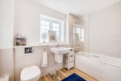 22 River Walk, Fetcham, Leatherhead, KT22 9FF