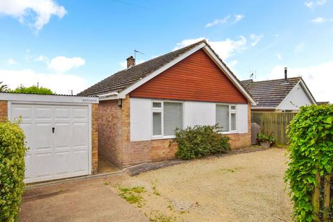 3 bedroom bungalow to rent, Charlton, Oxfordshire OX17