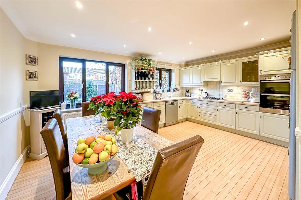 Darley Croft, Park Street Lane, Park Street, St. Albans, AL2 5 bed