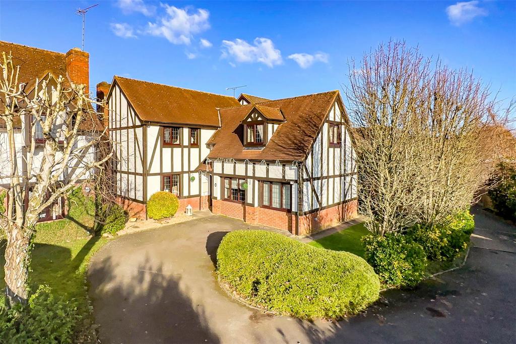 Darley Croft, Park Street Lane, Park Street, St. Albans, AL2 5 bed