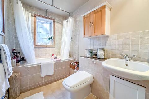 3 Darley Croft, Park Street, St Albans, AL2 2BL